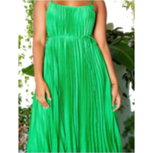 Vibrant Green Dress - Picture 2 of 2